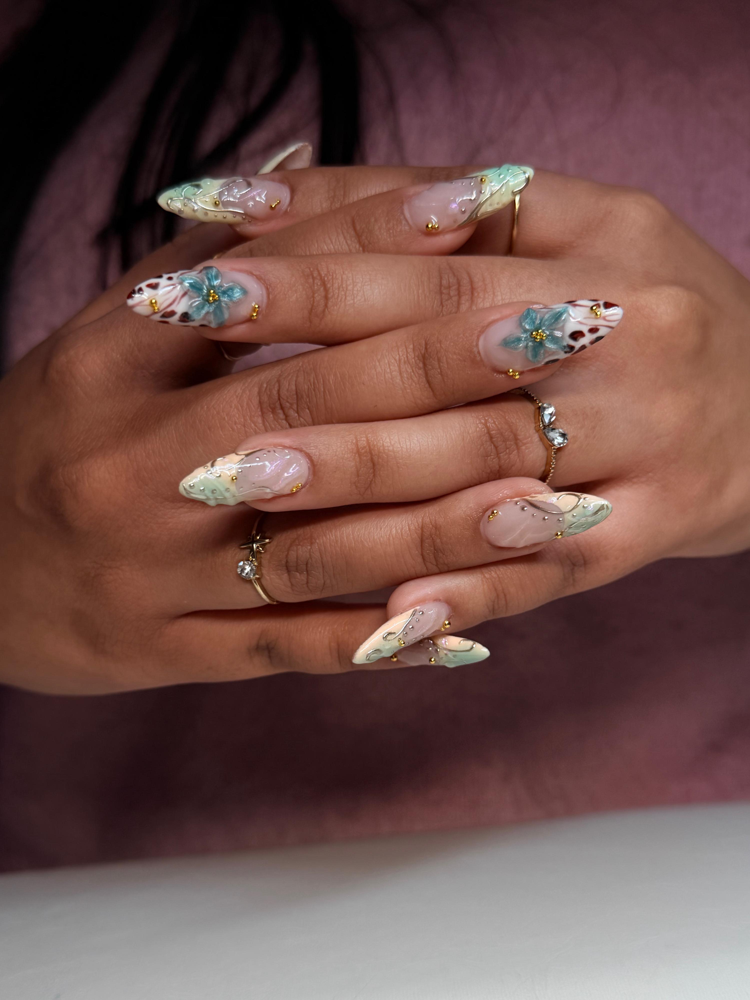 Gel-Nägel Schwechat – Türkis 3D Blume Stiletto Nail Art