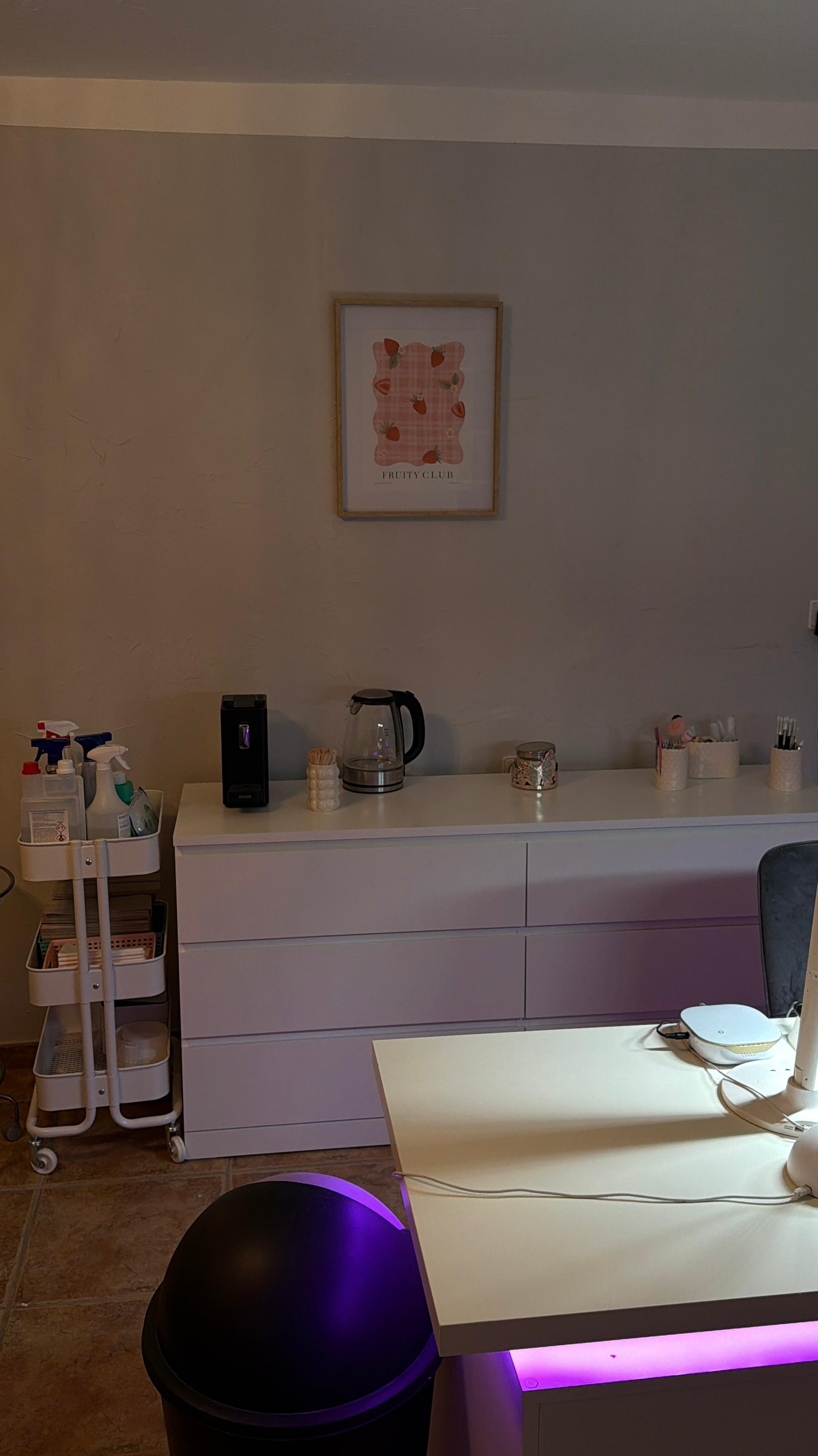 Studio Nails by Verena – Nagelstudio Schwechat, Arbeitsplatz mit professioneller Ausstattung